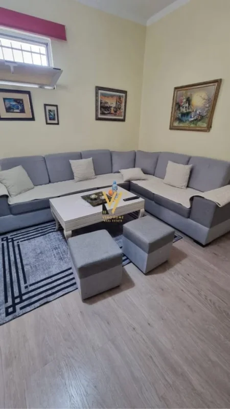 Tirane, jepet me qera apartament 2+1+Ballkon Kati 2, 70 m² 500 € (21 DHJETORI)