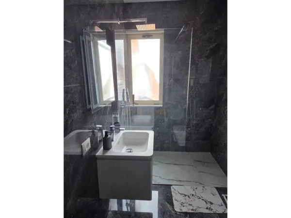 Tirane, jepet me qera apartament 2+1 Kati 6, 115 m² 800 € (Rruga Panorama , Jordan Misja)