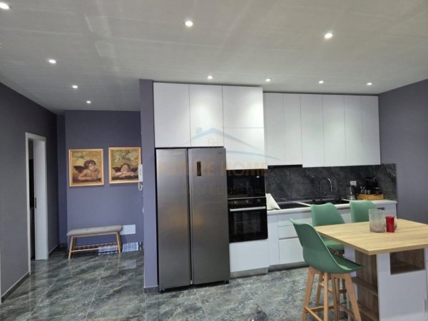 Tirane, jepet me qera apartament 2+1 Kati 6, 115 m² 800 € (Rruga Panorama , Jordan Misja)