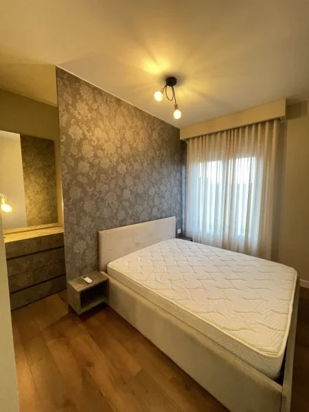 Tirane, jepet me qera apartament 2+1+Ballkon Kati 2, 80 m² 700 € (SELITE)