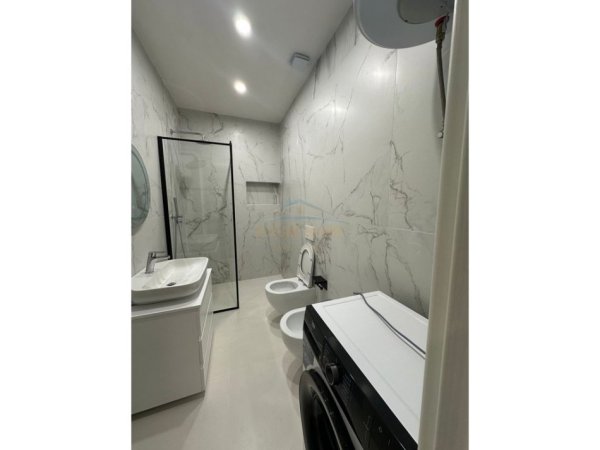 Tirane, jepet me qera apartament 1+1 Kati 3, 64 m² 600 € (Bulevardi i Ri , Rruga Petrela)