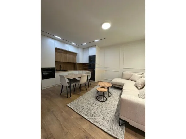 Tirane, jepet me qera apartament 1+1 Kati 3, 64 m² 600 € (Bulevardi i Ri , Rruga Petrela)