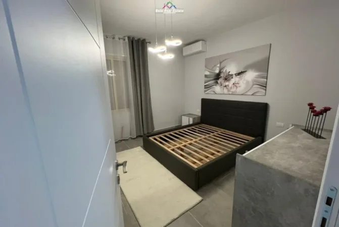 Tirane, jepet me qera apartament 1+1 Kati 4, 70 m² 620 € (Rruga e Ullishtes)