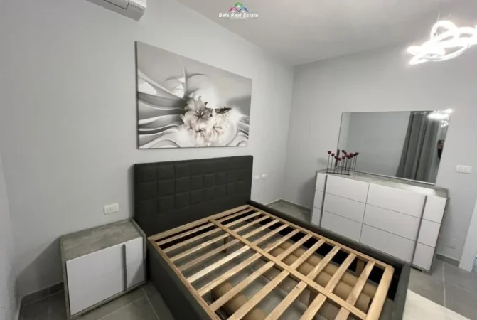 Tirane, jepet me qera apartament 1+1 Kati 4, 70 m² 620 € (Rruga e Ullishtes)