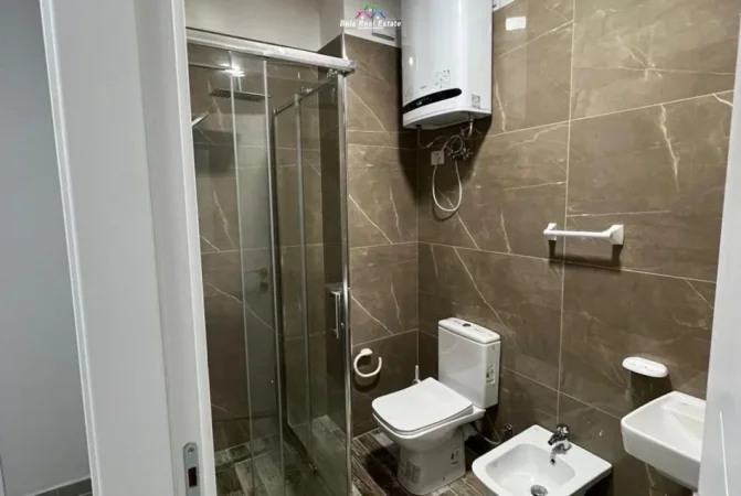 Tirane, jepet me qera apartament 1+1 Kati 4, 70 m² 620 € (Rruga e Ullishtes)
