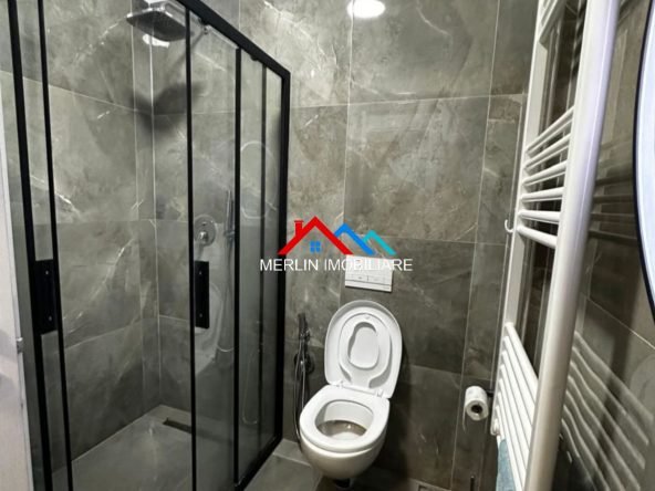 Tirane, jepet me qera apartament 1+1+Ballkon Kati 4, 47 m² 725 € (RRUGA ROBERT SHVARC,KMUNA E PARISIT)