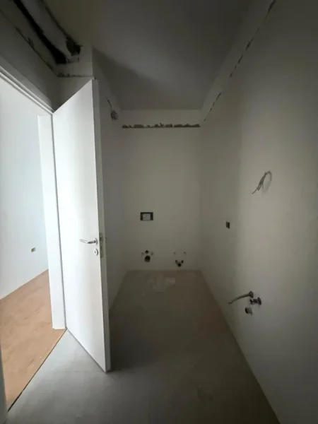 Tirane, shitet apartament 2+1+Ballkon Kati 8, 128 m² 128.500 € (Univers City)