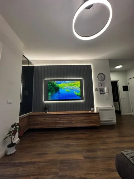 Tirane, jepet me qera apartament 1+1+Ballkon Kati 3, 54 m² 700 € (KOMUNA E PARISIT)