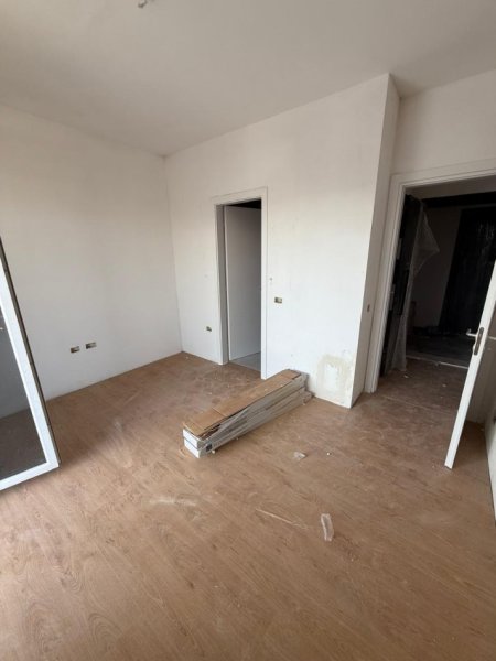 Tirane, shitet apartament 2+1+Ballkon Kati 8, 128 m² 128.500 € (Univers City)