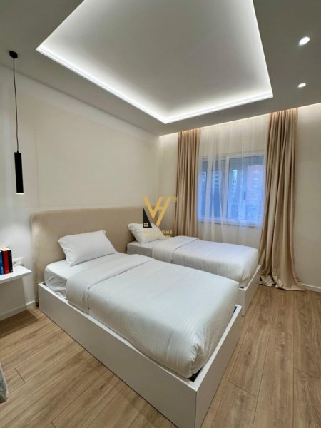 Tirane, jepet me qera apartament 2+1+Ballkon Kati 2, 90 m² 700 € (BULEVARDI BAJRAM CURRI)