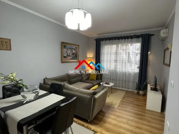 Tirane, jepet me qera apartament 2+1+Ballkon Kati 3, 70 m² 725 € (RRUGA E DIBRES)