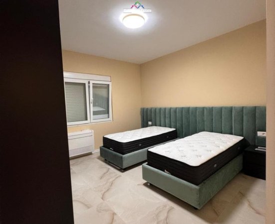 Tirane, jepet me qera apartament 2+1 Kati 1, 145 m² 1.040 € (Sauk)