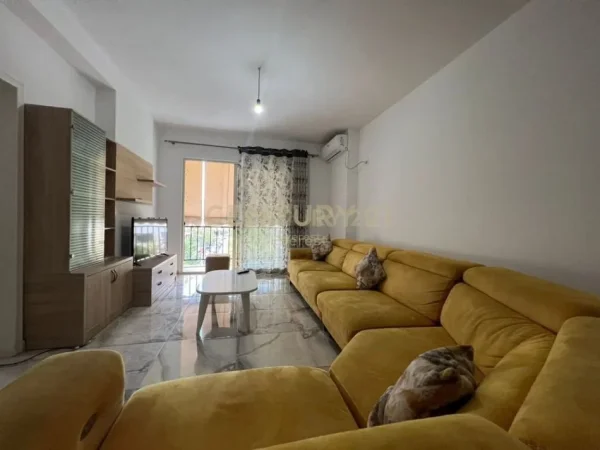 Tirane, jepet me qera apartament 3+1 Kati 2, 119 m² 550 €