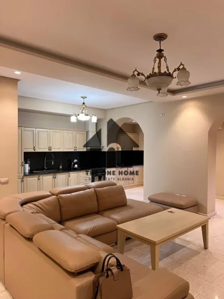 Tirane, jepet me qera apartament 1+1+Ballkon Kati 4, 70 m² 800 € (Blloku)