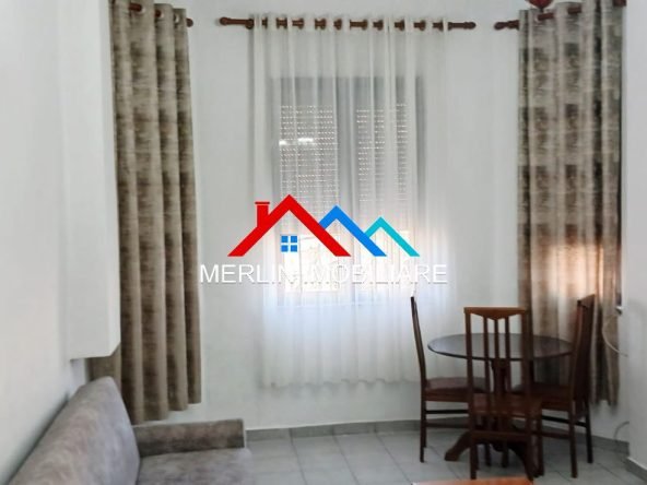 Tirane, jepet me qera zyre Kati 4, 50 m² 674 € (RRUGA IBRAHIM RUGOVA,BLLOK)