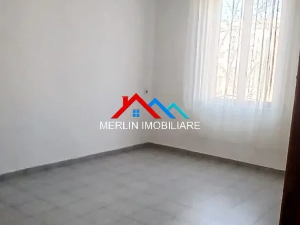 Tirane, jepet me qera zyre Kati 4, 50 m² 674 € (RRUGA IBRAHIM RUGOVA,BLLOK)