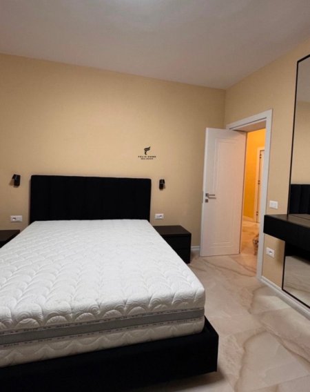 Tirane, jepet me qera apartament 2+1+Ballkon Kati 1, 145 m² 1.000 € (SAUK)