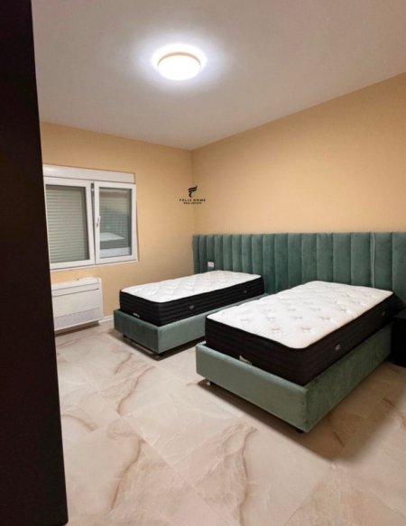 Tirane, jepet me qera apartament 2+1+Ballkon Kati 1, 145 m² 1.000 € (SAUK)