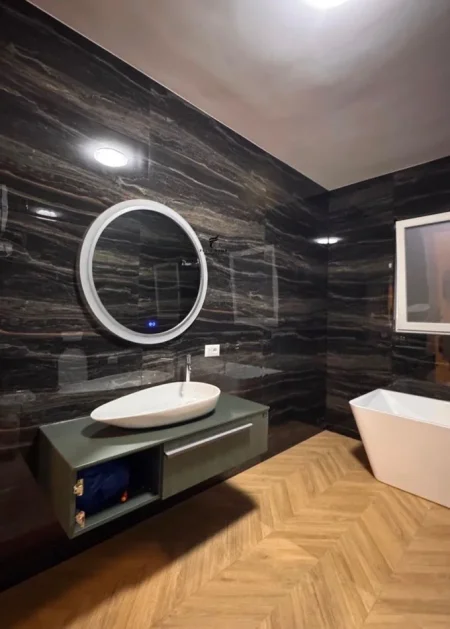 Tirane, jepet me qera apartament 2+1+Ballkon Kati 1, 145 m² 1.000 € (SAUK)