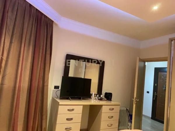 Tirane, jepet me qera apartament 2+1 Kati 4, 102 m² 500 €