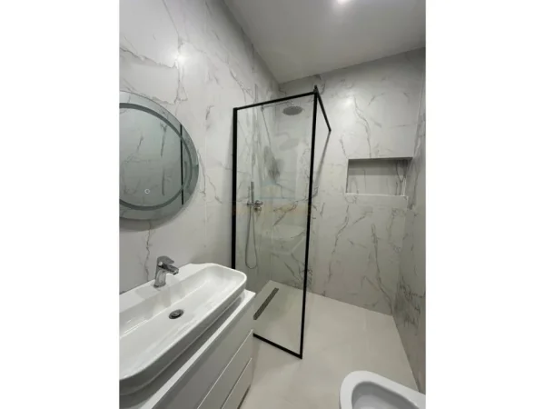 Tirane, jepet me qera apartament 1+1+Ballkon Kati 3, 64 m² 600 € (Bulevardi i Ri)