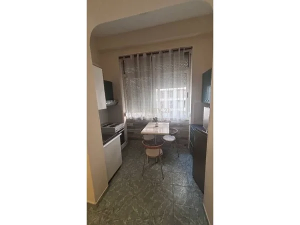 Tirane, jepet me qera apartament 2+1 Kati 3, 60 m² 500 € 