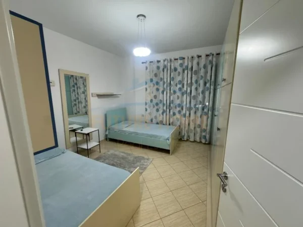 Tirane, jepet me qera apartament 2+1+Ballkon Kati 2, 117 m² 600 € (Fresk)