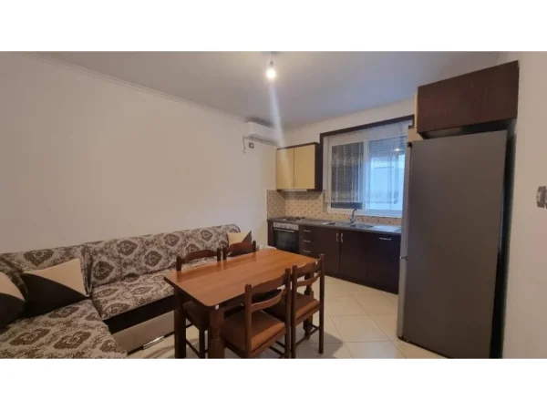 Tirane, jepet me qera apartament 2+1 Kati 3, 58 m² 600 € (Vasil Shanto)