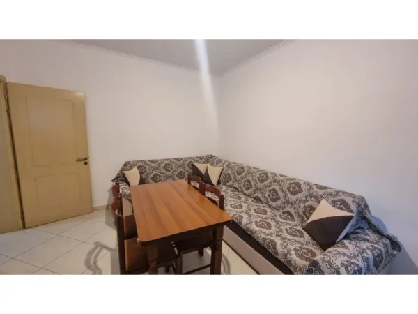 Tirane, jepet me qera apartament 2+1 Kati 3, 58 m² 600 € (Vasil Shanto)