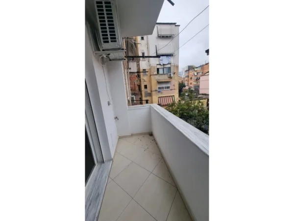 Tirane, jepet me qera apartament 2+1 Kati 3, 58 m² 600 € (Vasil Shanto)