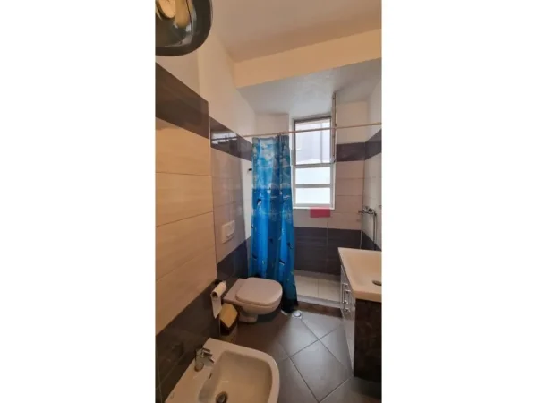 Tirane, jepet me qera apartament 2+1 Kati 3, 58 m² 600 € (Vasil Shanto)