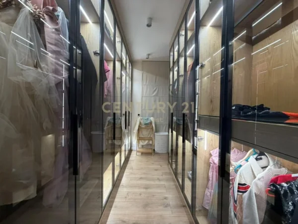 Tirane, shitet apartament+verande | Penthouse 3+1+Ballkon Kati 5, 205 m² 235.000 € 