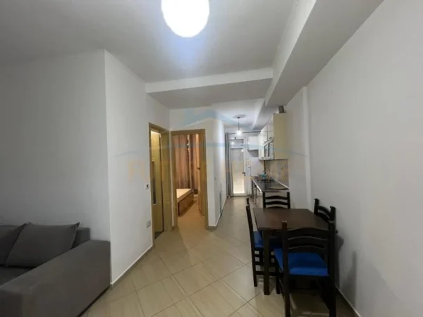 Tirane, jepet me qera apartament 1+1+Ballkon Kati 2, 50 m² 300 € (Fresk)