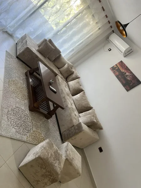 Tirane, jepet me qera apartament 2+1+Ballkon 90 m2 700 € (Loni ligori)