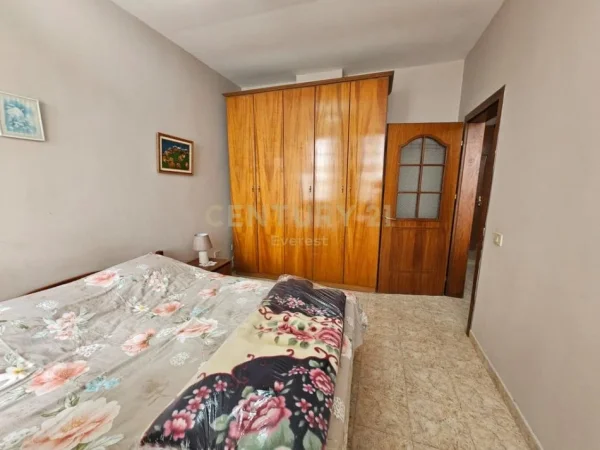 Tirane, jepet me qera apartament 2+1 Kati 8, 78 m² 525 € (Rruga kavajes)