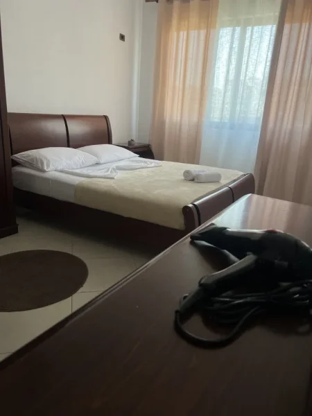 Tirane, jepet me qera apartament 2+1+Ballkon 90 m2 700 € (Loni ligori)