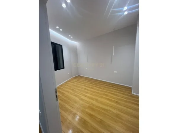 Tirane, jepet me qera apartament 1+1 Kati 5, 57 m² 500 € 