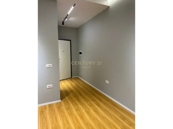 Tirane, jepet me qera apartament 1+1 Kati 5, 57 m² 500 € 