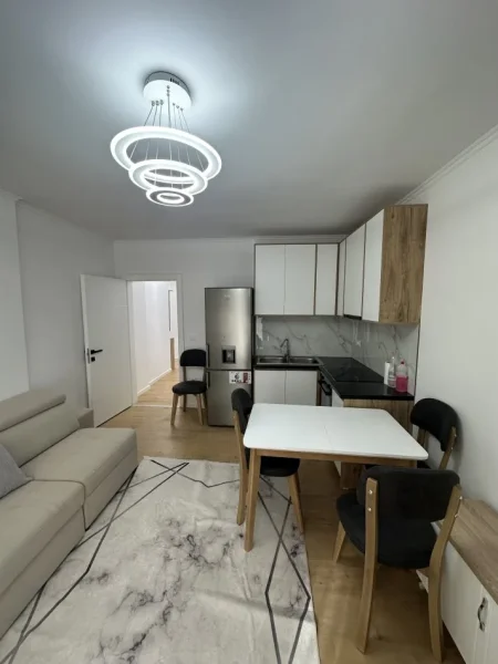 Tirane, jepet me qera apartament 2+1 Kati 4, 75 m² 650 € (Hasan ceka)