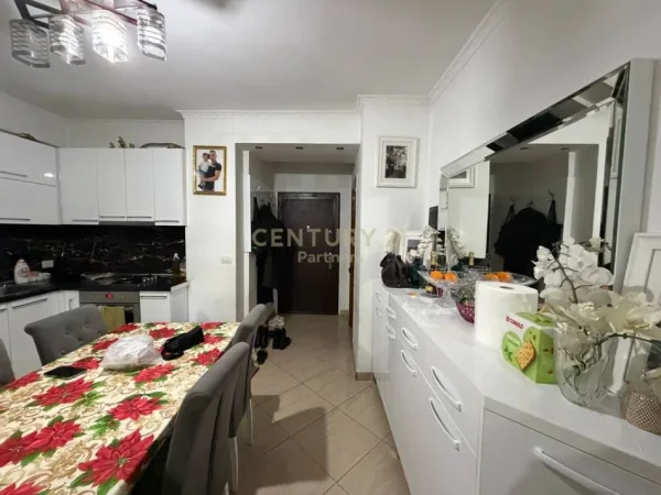 Tirane, jepet me qera apartament 2+1 Kati 2, 112 m² 153.000 € 