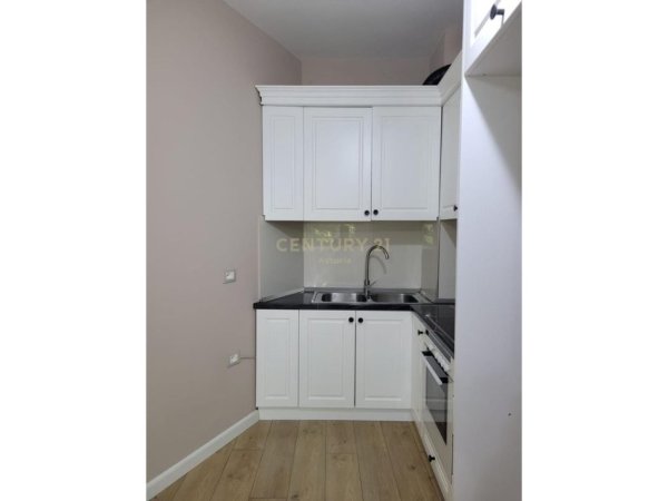 Tirane, jepet me qera apartament 1+1+Ballkon Kati 4, 68 m² 370 € (kopshti botanik)