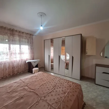 Tirane, jepet me qera apartament 2+1 Kati 3, 110 m² 600 € (Stacioni i Trenit prane Mulliri i Vjeter)