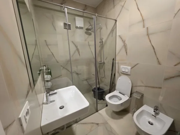 Tirane, jepet me qera apartament 2+1 Kati 4, 100 m² 900 € (Ring Center Zogu i Zi)