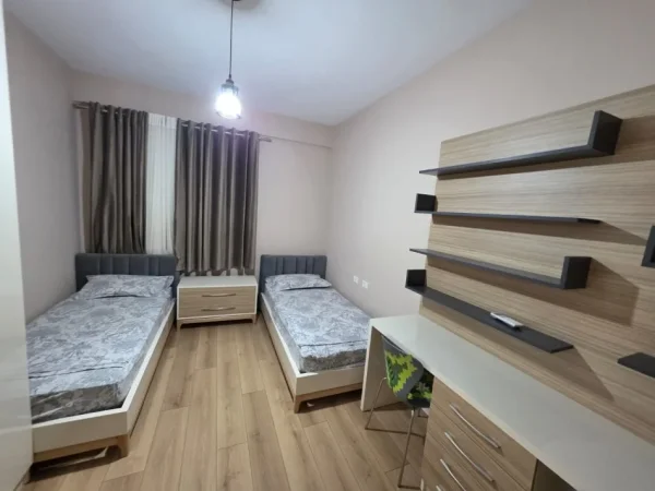 Tirane, jepet me qera apartament 2+1 Kati 4, 100 m² 900 € (Ring Center Zogu i Zi)