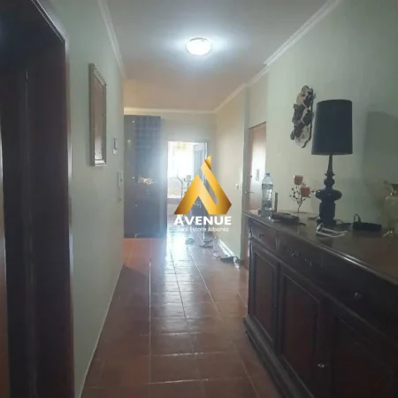 Tirane, jepet me qera apartament 2+1+Ballkon Kati 9, 130 m² 700 € (Medar shtylla)