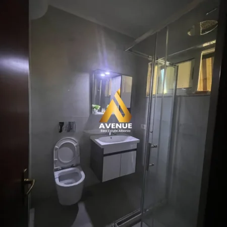 Tirane, jepet me qera apartament 2+1+Ballkon Kati 9, 130 m² 700 € (Medar shtylla)