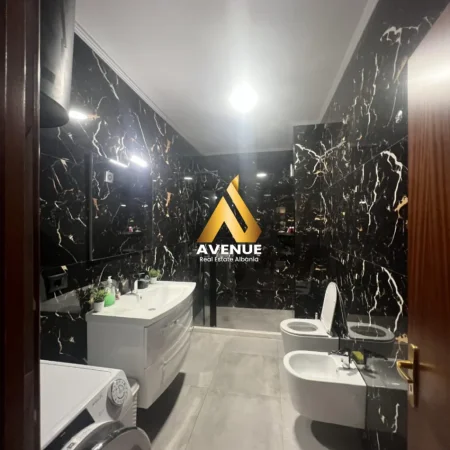 Tirane, jepet me qera apartament 2+1+Ballkon Kati 9, 130 m² 700 € (Medar shtylla)