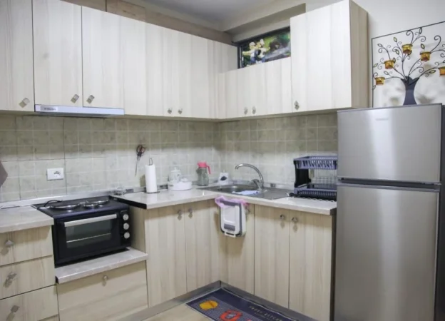 Tirane, jepet me qera apartament 2+1 , 90 m² 600 € (Xhamllik)