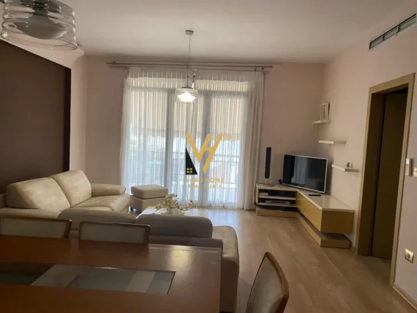 Tirane, jepet me qera apartament 2+1+Ballkon Kati 4, 116 m² 700 € (RRUGA PETI)