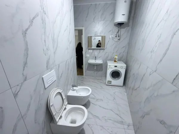 Tirane, jepet me qera apartament 1+1 Kati 2,